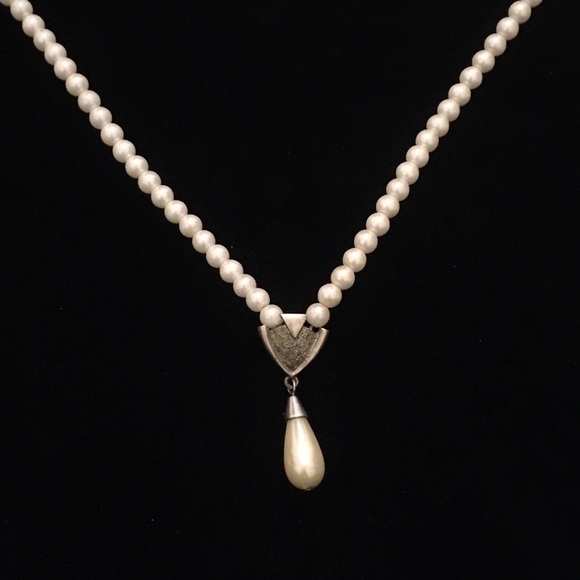Vintage Faux Pearl Silver Tone Pendant Necklace - Picture 1 of 11